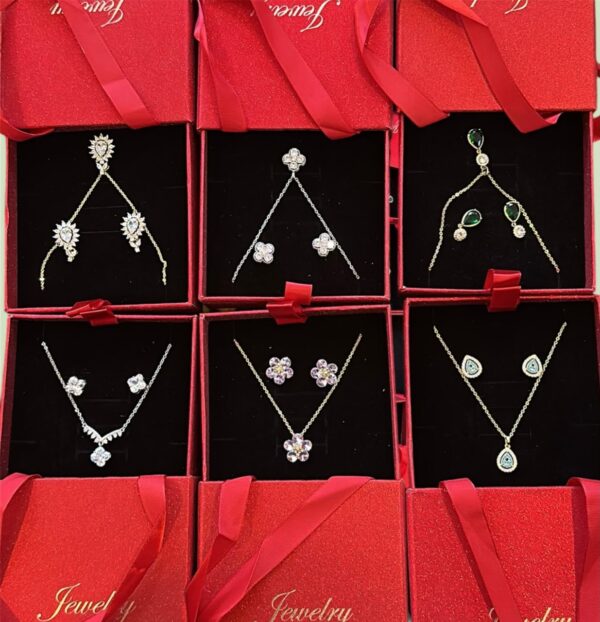 Ensemble chaine et boucle d'oreille